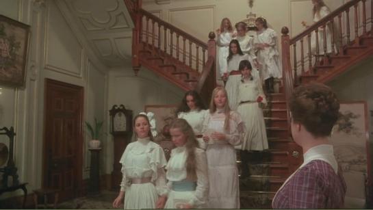 Picnic at Hanging Rock - Tumulte escalier